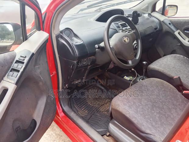 Toyota Vitz 2010 Red
