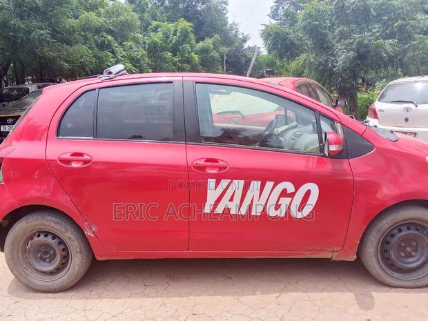 Toyota Vitz 2010 Red