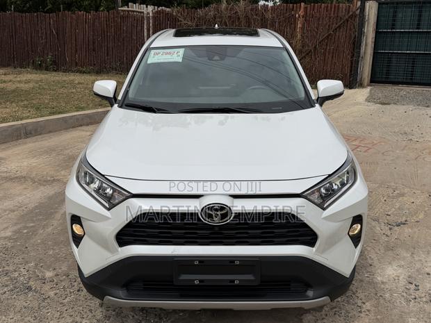 Toyota RAV4 XLE 2022 Black