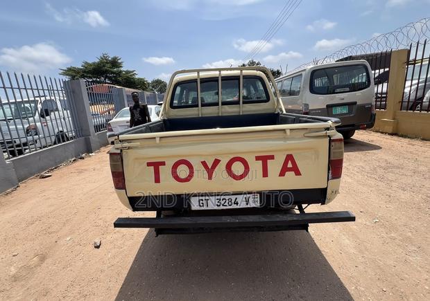 Toyota Hilux 2.5 Cab 2005 Gold