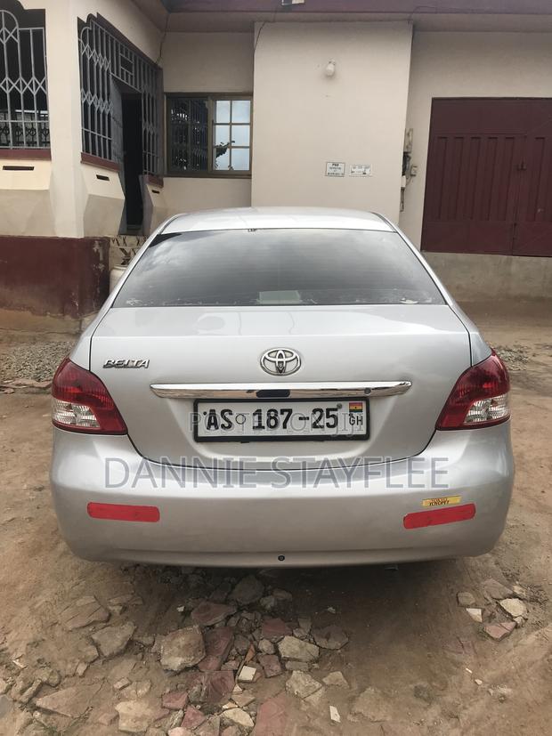 Toyota Belta 2011 Silver