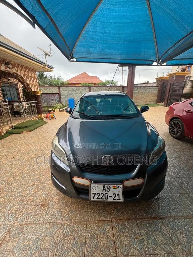 Toyota Matrix Hatchback FWD (1.8L 4cyl 5M) 2009 Gray