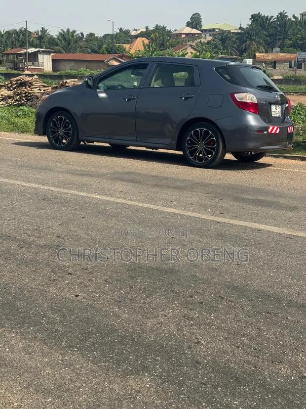 Toyota Matrix Hatchback FWD (1.8L 4cyl 5M) 2009 Gray