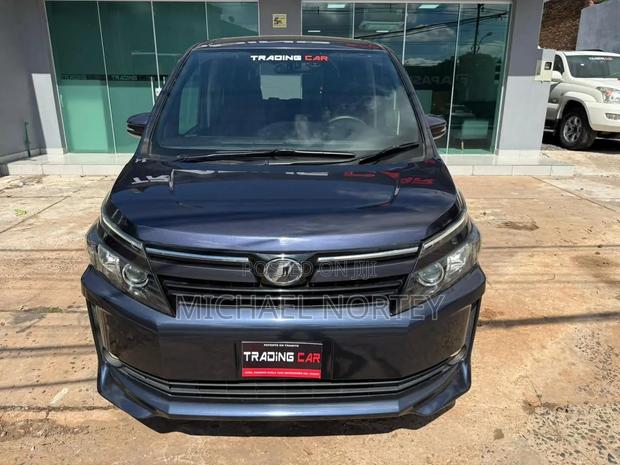 Toyota Voxy X 2WD 7-Seater 2015 Matt Black
