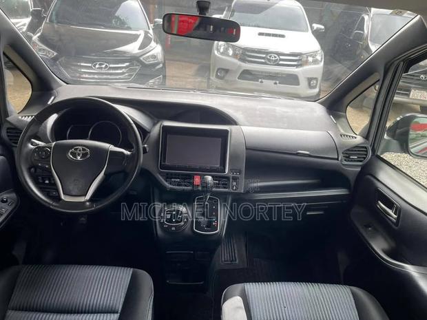 Toyota Voxy X 2WD 7-Seater 2015 Matt Black
