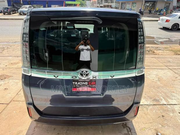 Toyota Voxy X 2WD 7-Seater 2015 Matt Black