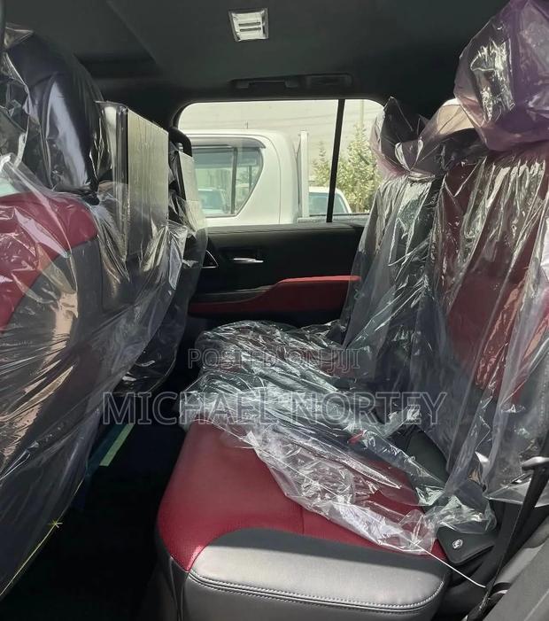 New Toyota Land Cruiser LC300 2025 Matt Black