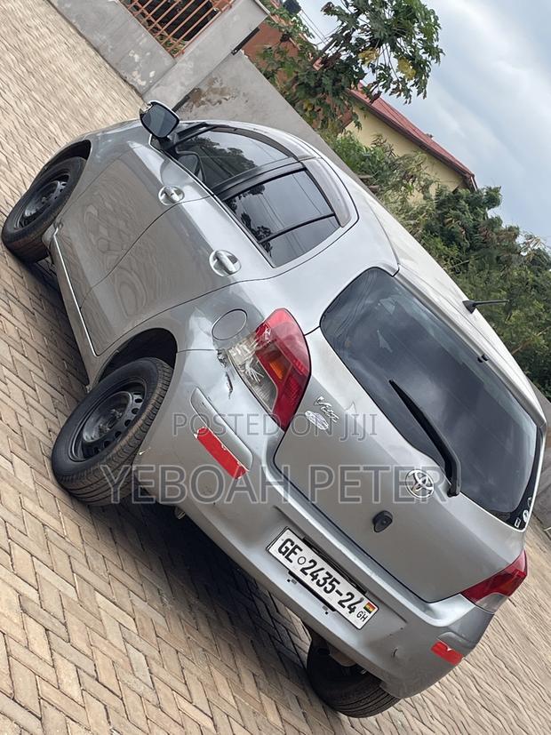 Toyota Vitz 2010 Gray
