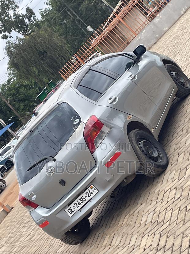 Toyota Vitz 2010 Gray