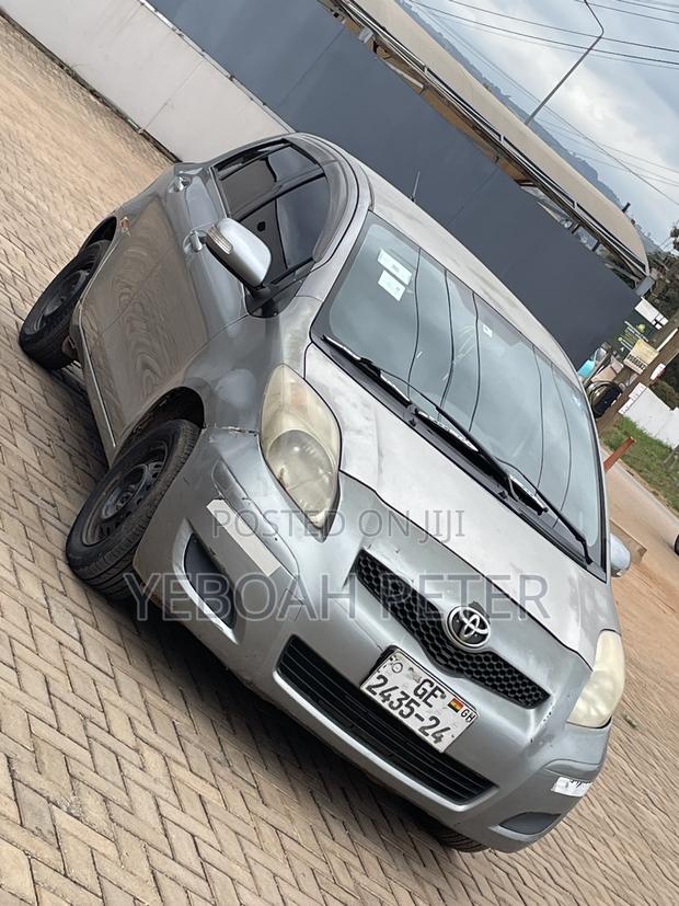 Toyota Vitz 2010 Gray