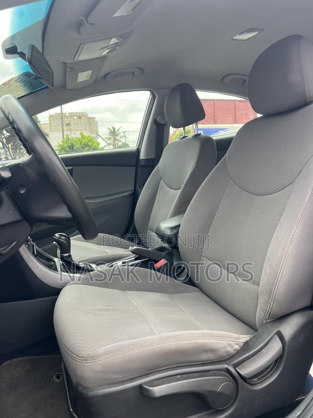 Hyundai Elantra SE 4dr Sedan (1.8L 4cyl 6M) 2014 Silver