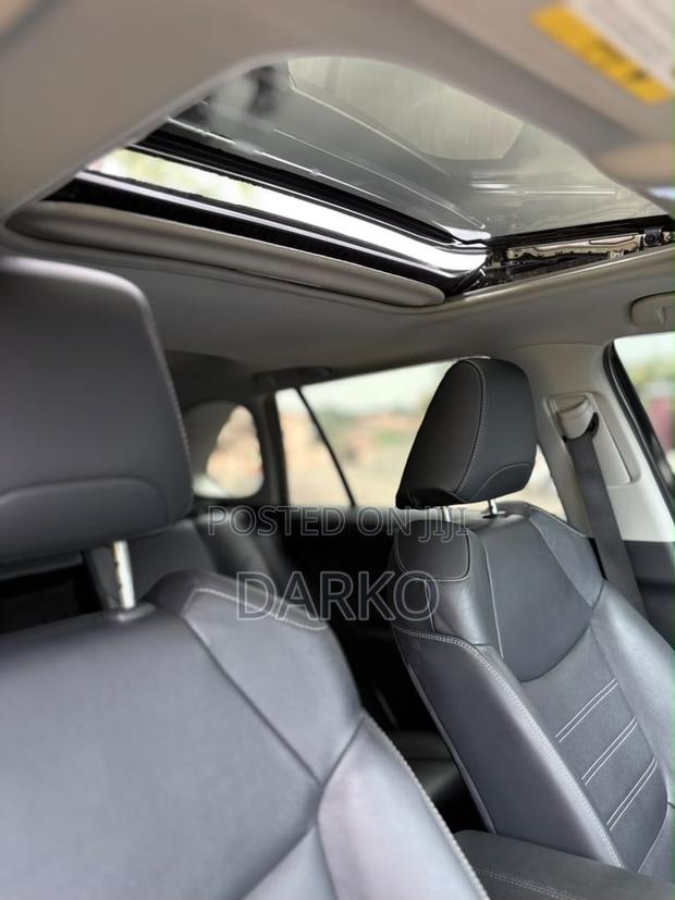Toyota RAV4 XLE 2021 Black