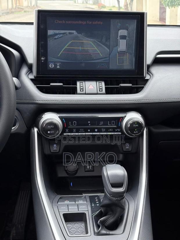 Toyota RAV4 XLE FWD 2023 White