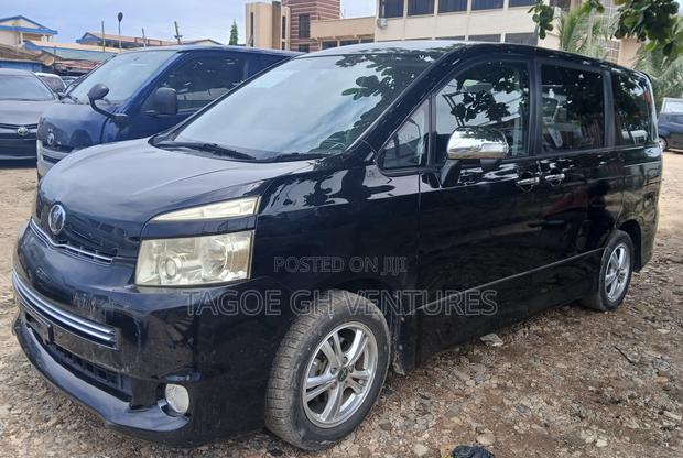 Toyota Voxy 2011 Black