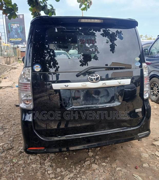 Toyota Voxy 2011 Black