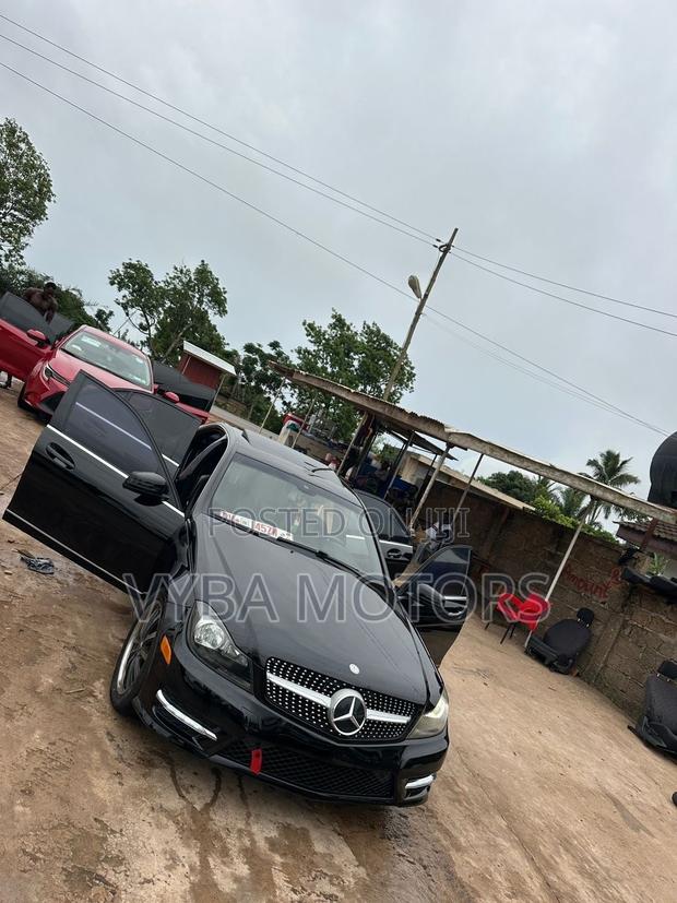 Mercedes-Benz C300 2014 Black