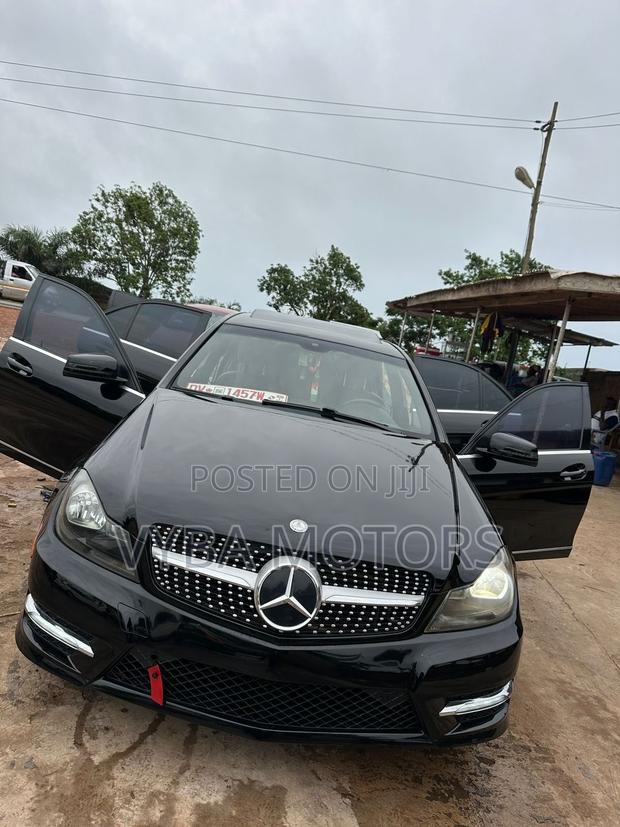 Mercedes-Benz C300 2014 Black