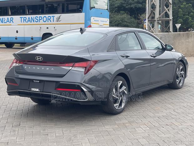 Hyundai Elantra 2024 Gray