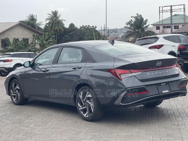 Hyundai Elantra 2024 Gray
