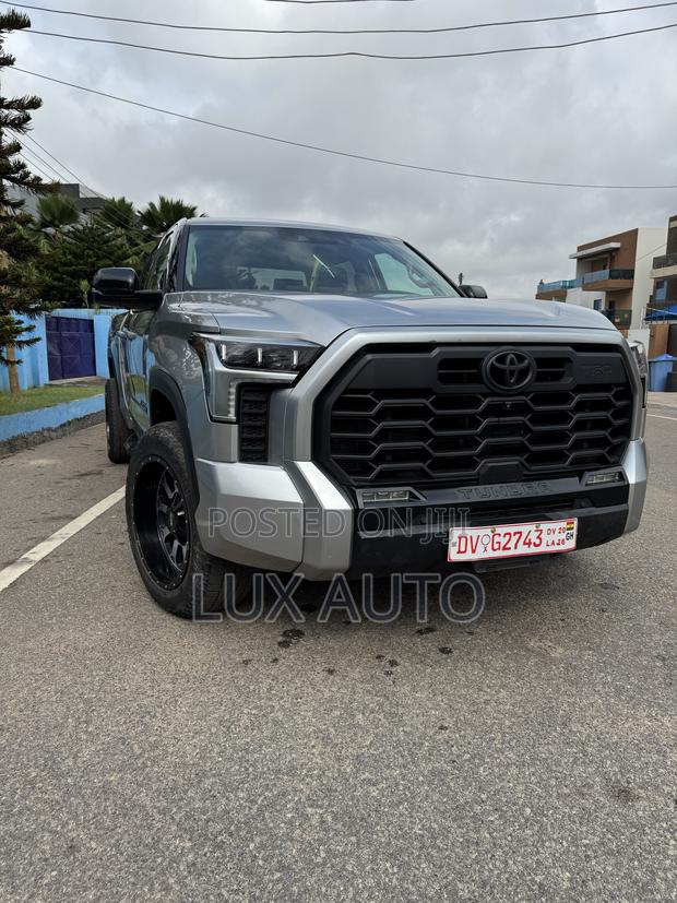 Toyota Tundra Limited CrewMax 5.5' Bed 2024 Silver