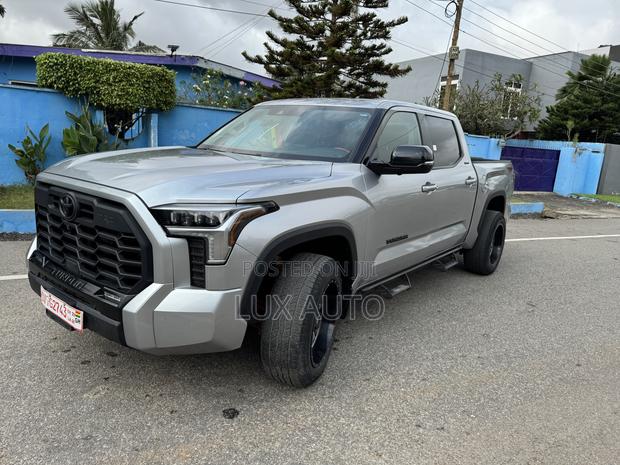 Toyota Tundra Limited CrewMax 5.5' Bed 2024 Silver