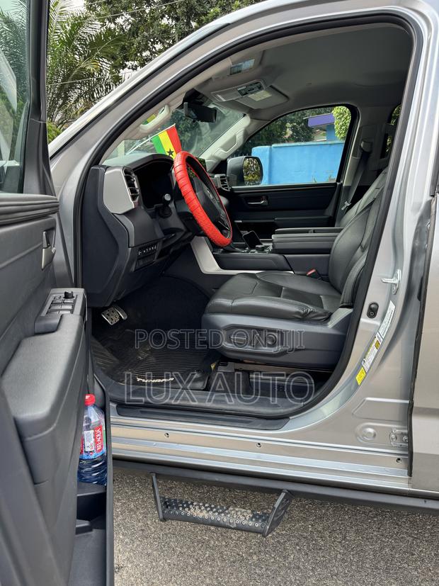 Toyota Tundra Limited CrewMax 5.5' Bed 2024 Silver