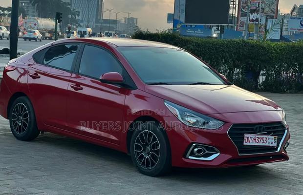 Hyundai Accent SE 2018 Maroon