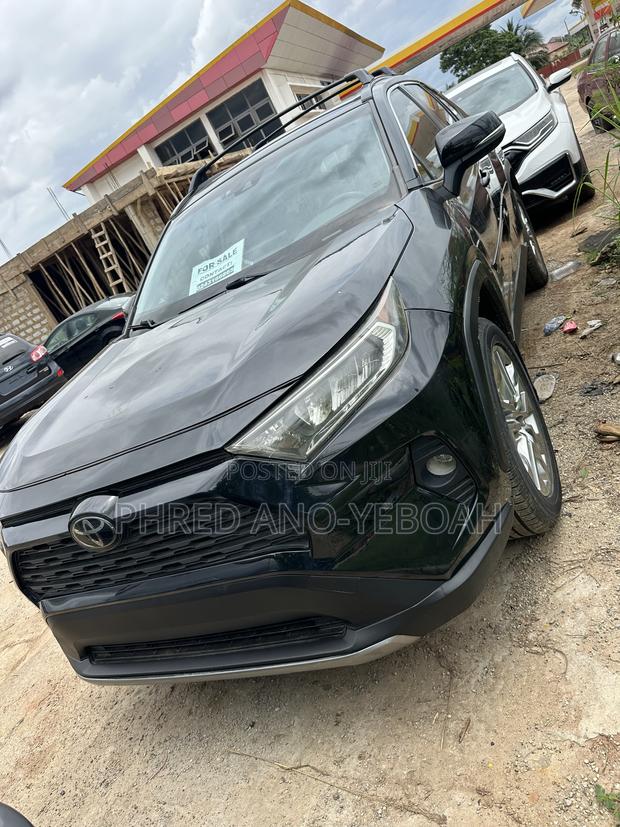 Toyota RAV4 XLE Premium 2021 Black