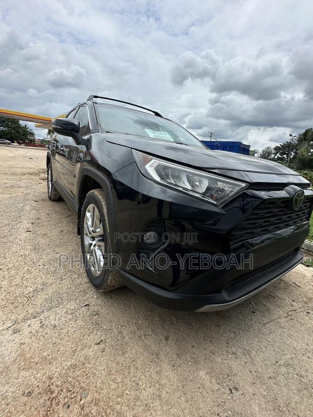 Toyota RAV4 XLE Premium 2021 Black