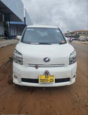 Toyota Voxy V 2WD 8-Seater 2011 White for sale