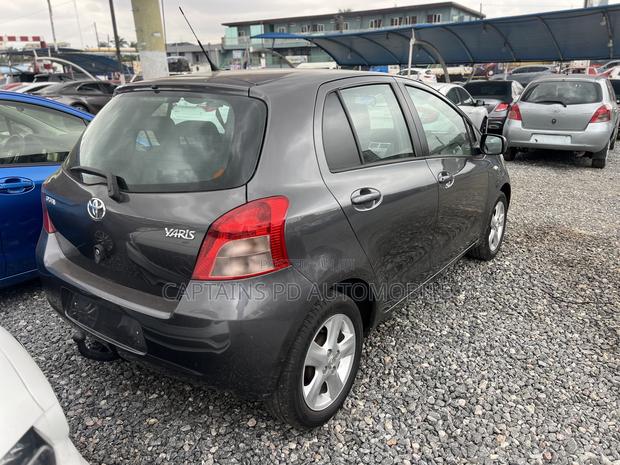 Toyota Yaris 2010 Gray