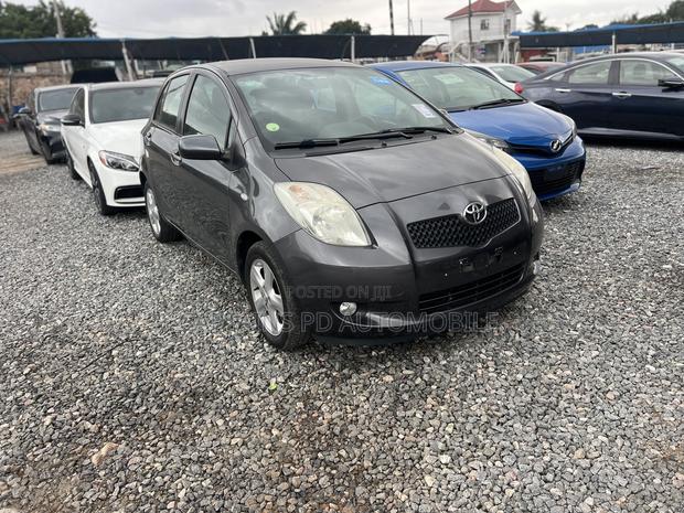 Toyota Yaris 2010 Gray