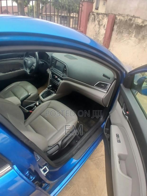 Hyundai Elantra Limited Sedan FWD (2.0L 4cyl 6A) 2017 Blue