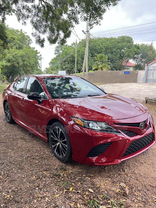 Toyota Camry SE (2.5L 4cyl 8A) 2019 Red