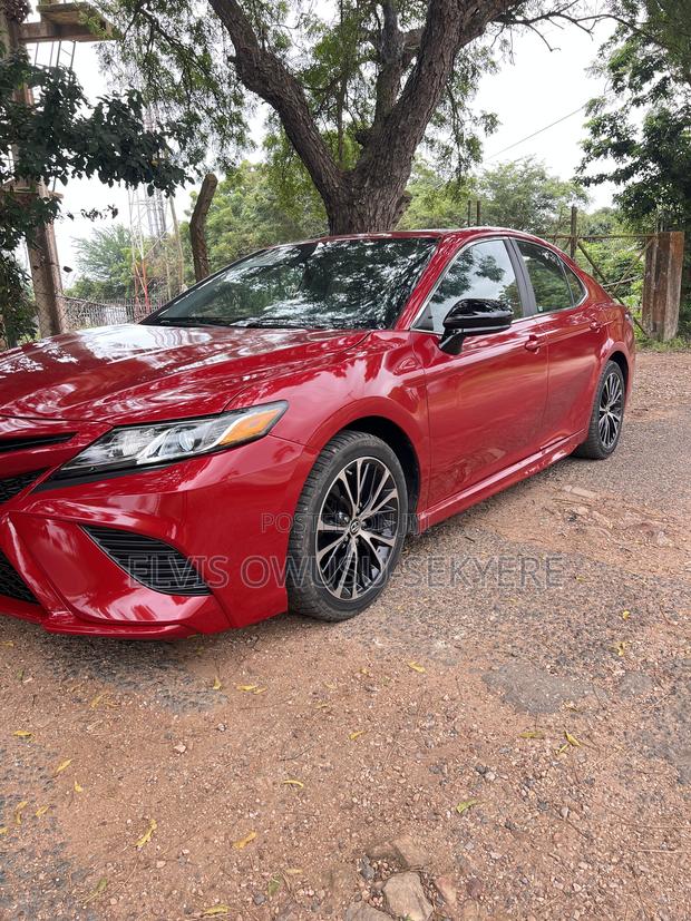 Toyota Camry SE (2.5L 4cyl 8A) 2019 Red