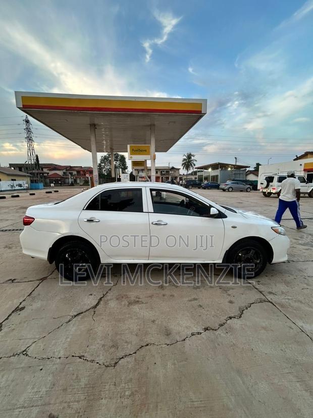 Toyota Corolla Base 4dr Sedan (1.8L 4cyl 5M) 2009 White