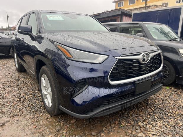 Toyota Highlander LE 2022 Blue