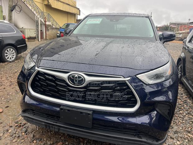 Toyota Highlander LE 2022 Blue