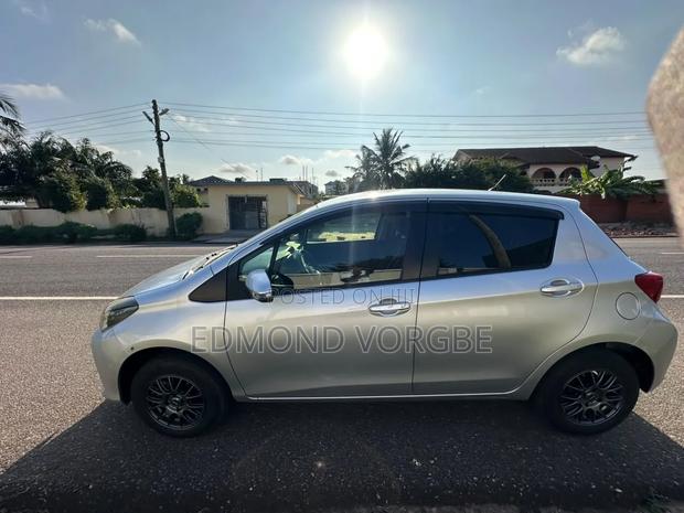 Toyota Vitz 1.3 FWD 3dr 2015 Silver