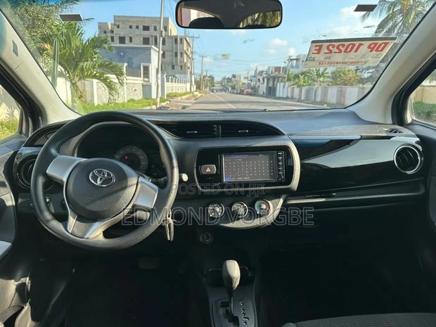 Toyota Vitz 1.3 FWD 3dr 2015 Silver
