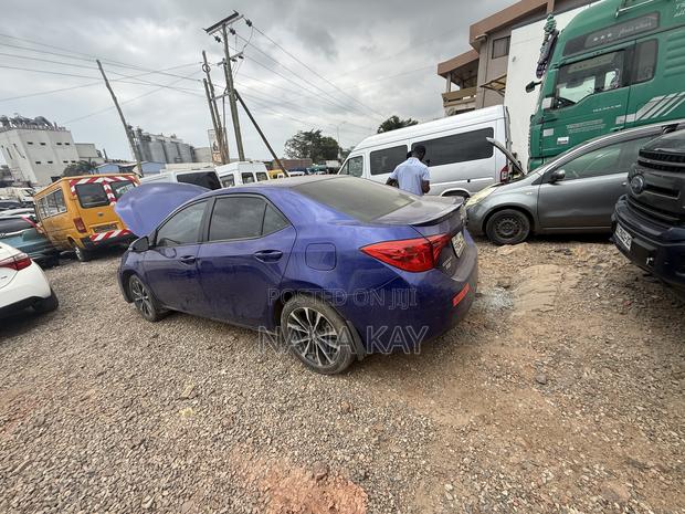 Toyota Corolla SE (1.8L 4cyl 2A) 2019 Blue