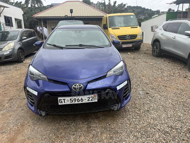 Toyota Corolla SE (1.8L 4cyl 2A) 2019 Blue