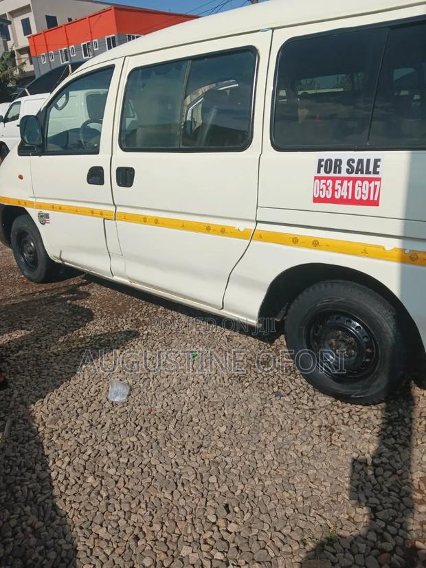 Mitsubishi L400 2009 White