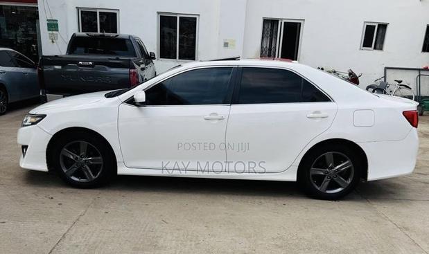 Toyota Camry SE 4dr Sedan (2.5L 4cyl 6A) 2014 White