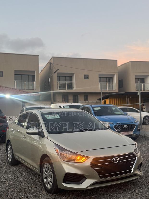 Hyundai Accent SE 2018 Beige