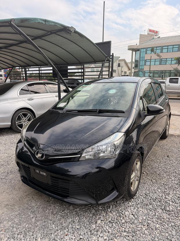 Toyota Vitz 1.5 FWD 5dr 2016 Black