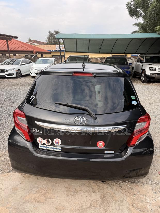 Toyota Vitz 1.5 FWD 5dr 2016 Black