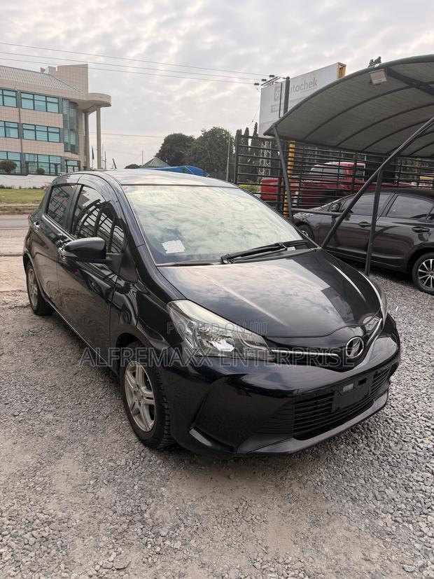 Toyota Vitz 1.5 FWD 5dr 2016 Black
