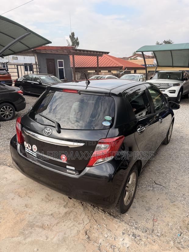 Toyota Vitz 1.5 FWD 5dr 2016 Black