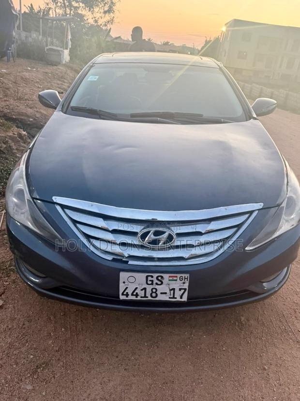 Hyundai Sonata GLS Sedan FWD (2.4L 4cyl 6A) 2013 Gray